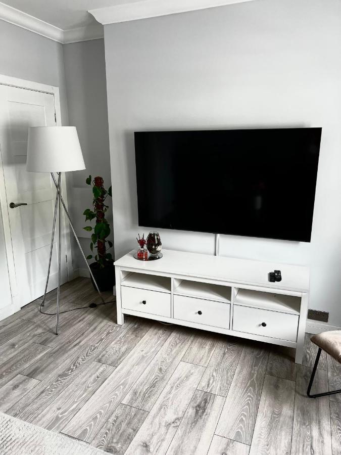 Modern 2-bed Flat In Town Centre Appartement *